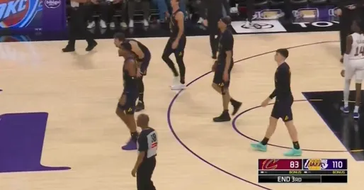 世界杯手机高清观看平台-湖三疯！湖人第三节轰下45分，单节净胜骑士15分&amp;amp;领先到27分